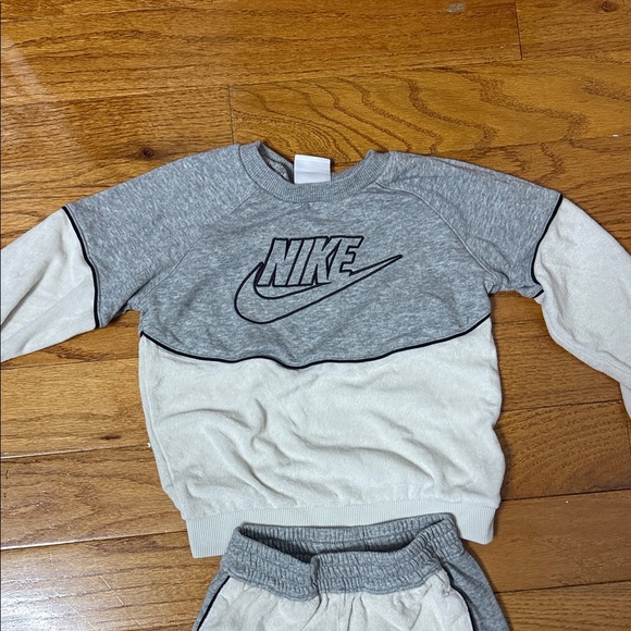 Nike Kids Gray and White Jogger Set - Picture 4 of 5